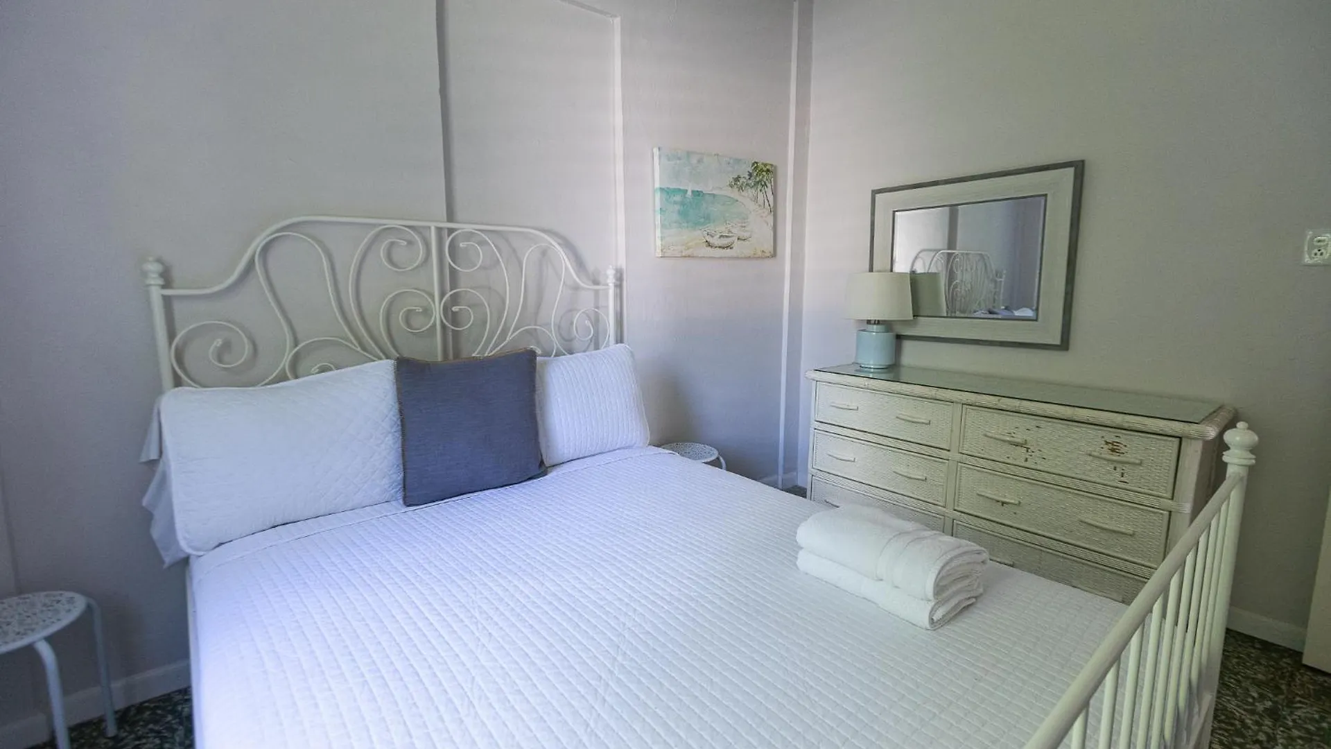 Apartment 201-Vintage Modern Haven In The City, Near The Beach With Free Parking San Juan